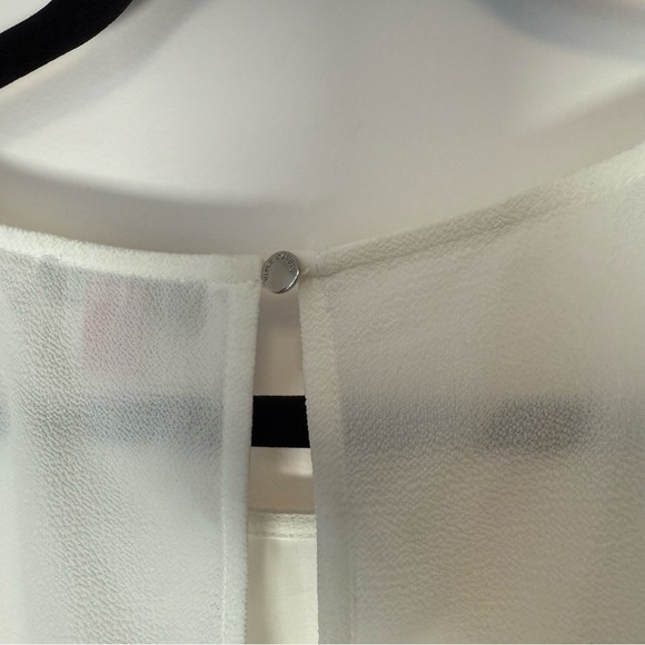 NWT VINCE CAMUTO Elegant White Ruffle Sleeve Top Size XL - Picture 3 of 8